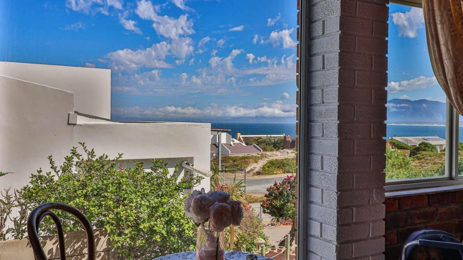 4 Bedroom Property for Sale in De Kelders Western Cape